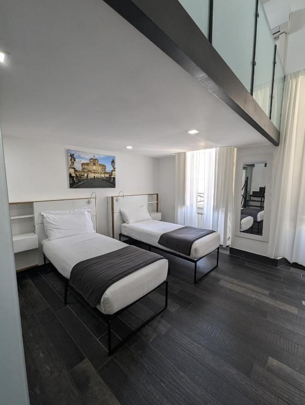 Quadruple Room image 4