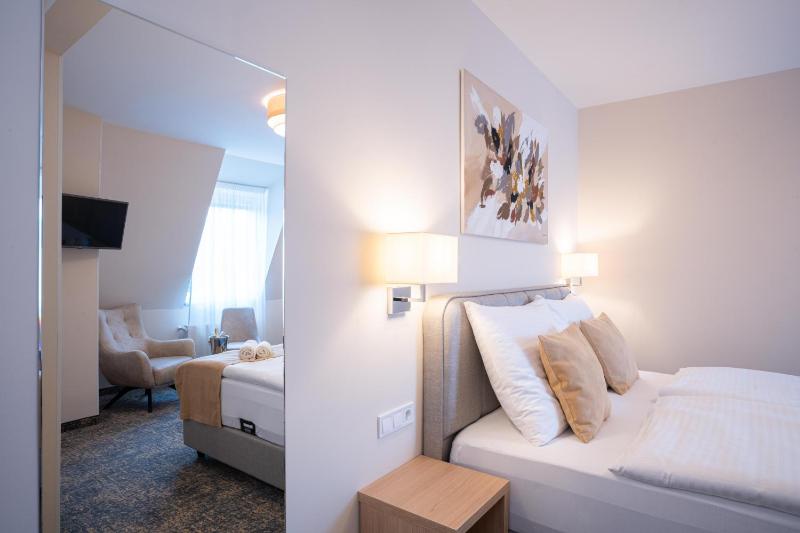 Superior Queen Room image 4