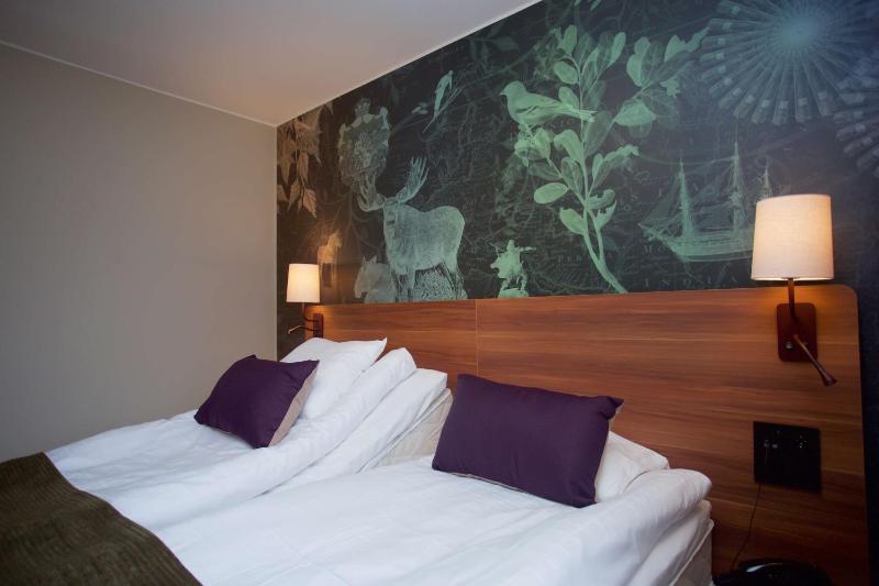 Standard Twin Room image 1