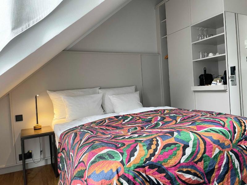 Double Room image 3