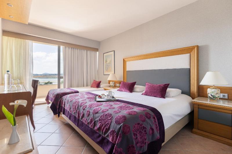 Superior Triple Room image 1