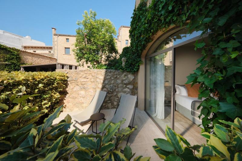 Deluxe Double Room with Terrace image 1