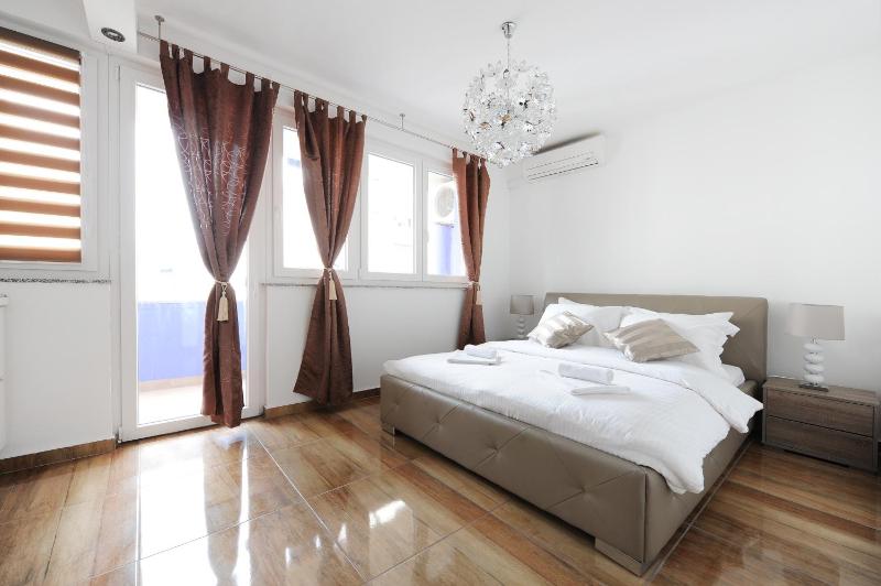 Primera Luxury Studio - image 16
