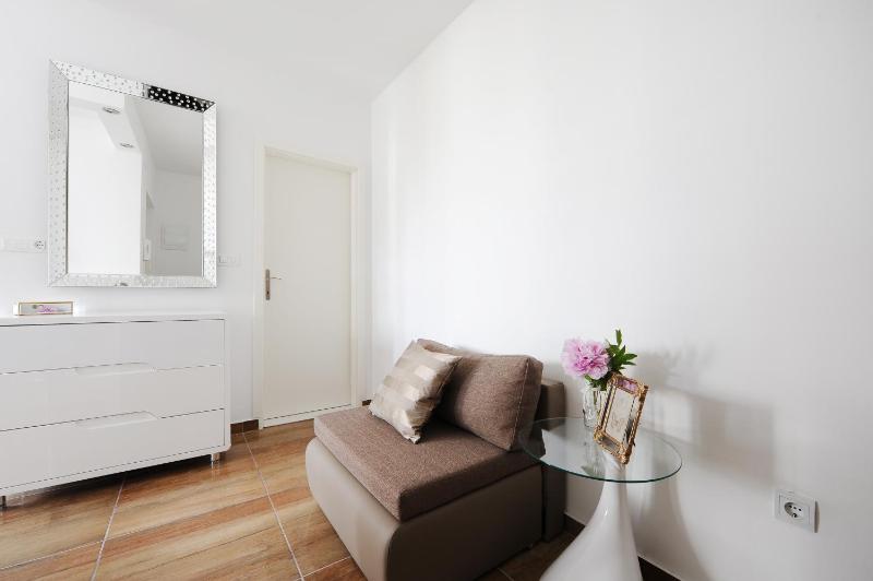 Primera Luxury Studio - image 6