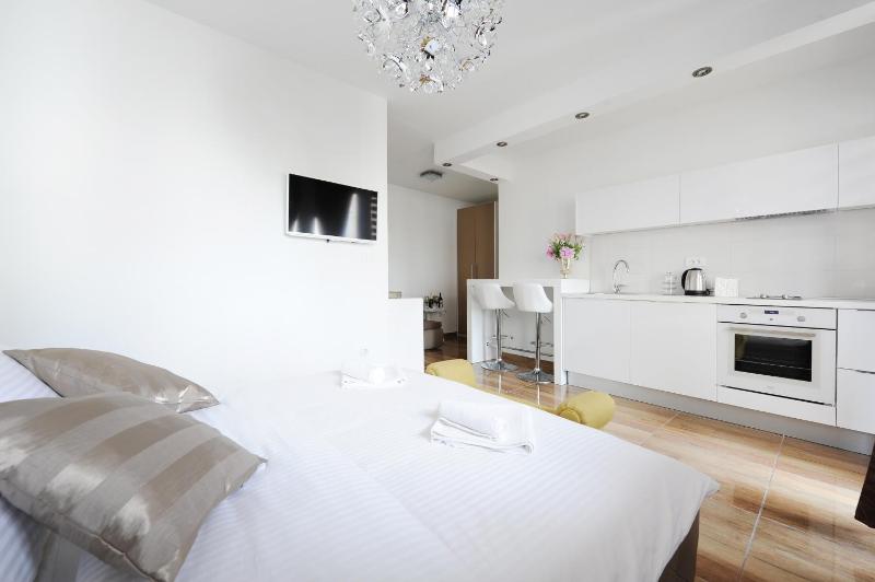 Primera Luxury Studio - image 13