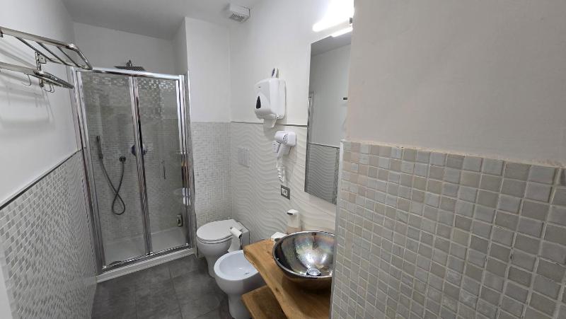 Standard Single Room image 2