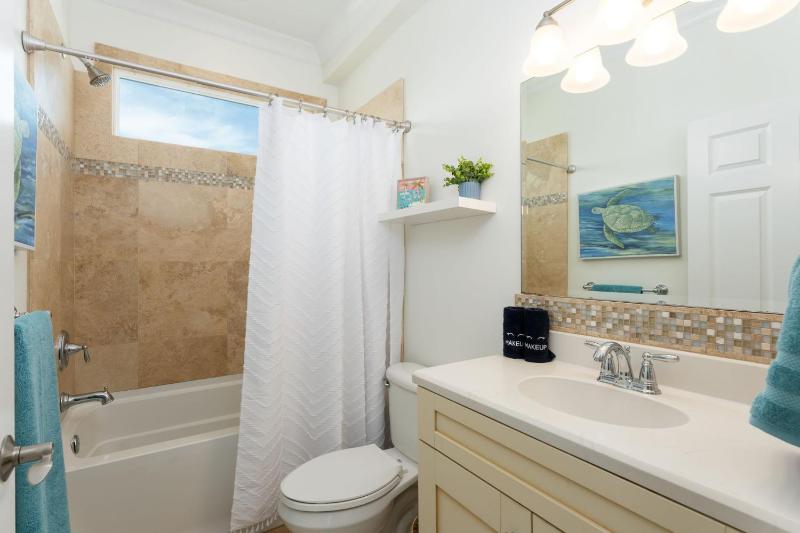NEW Reno BEACH FRONT 4BD BA Game room Elevator - image 38