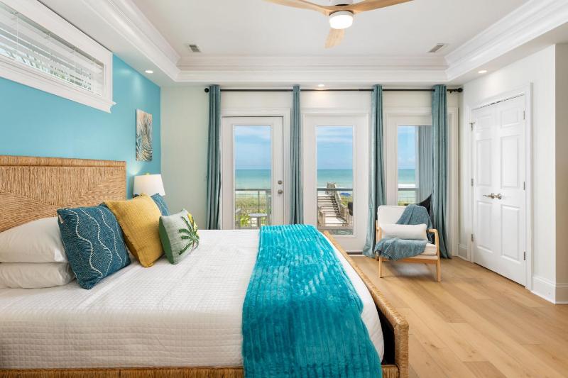 NEW Reno BEACH FRONT 4BD BA Game room Elevator - image 23