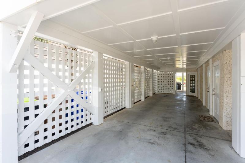 NEW Reno BEACH FRONT 4BD BA Game room Elevator - image 6