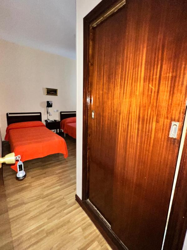 Double or Twin Room image 4