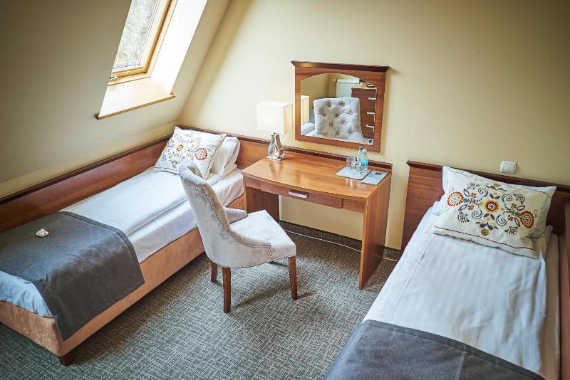 Economy Double Room image 3