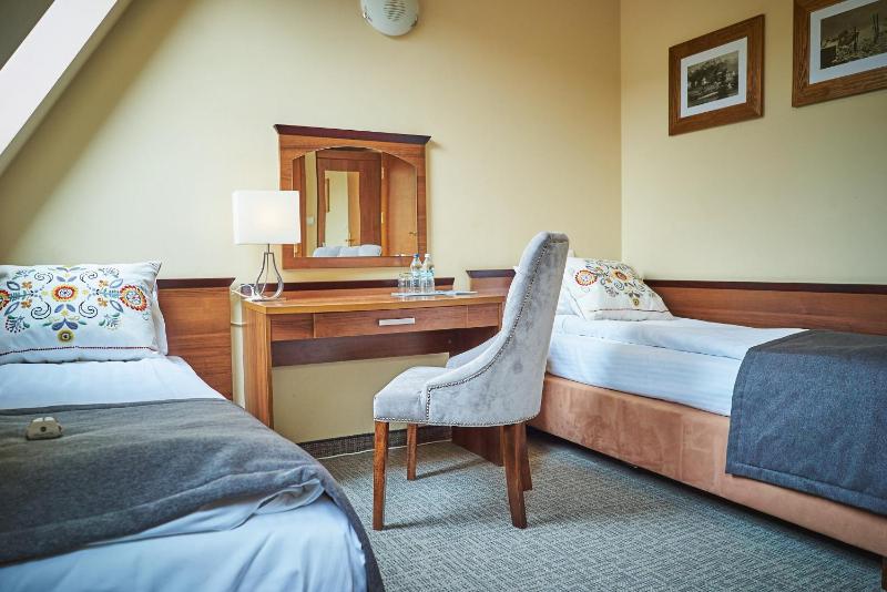 Economy Double Room image 4