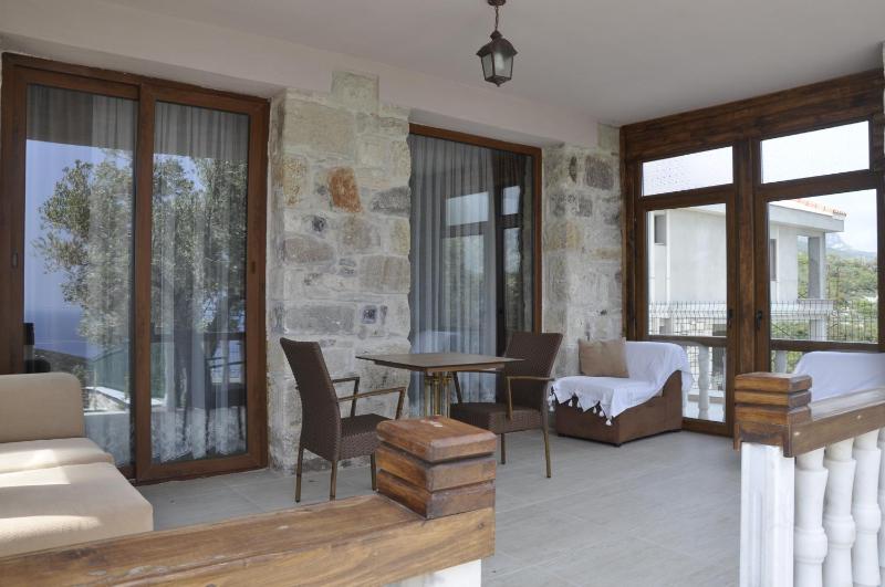 Double Room with Patio image 3