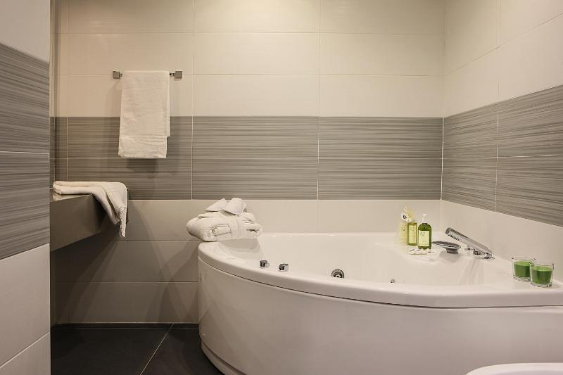 Deluxe King Room with Sofa Bed image 2
