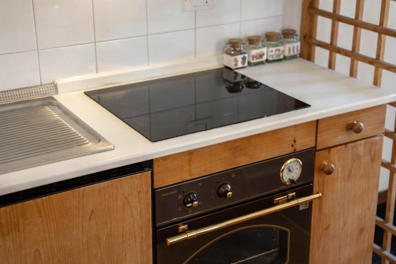 One-Bedroom Apartment image 3
