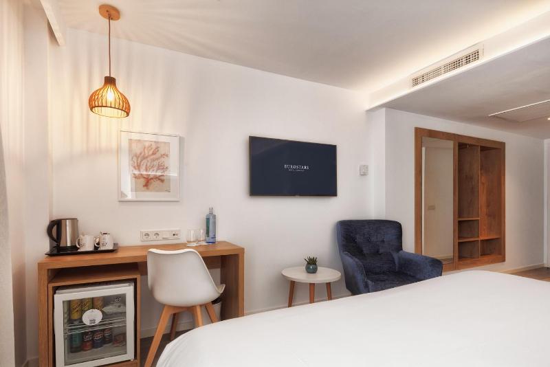 Deluxe Double Room image 4