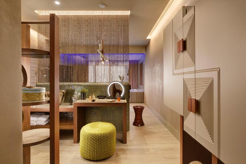 Junior Suite with Hydromassage Shower image 1