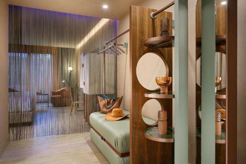 Junior Suite With Private Garden image 1