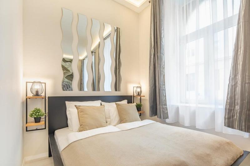 Very Central NEW and Modern Home - image 1