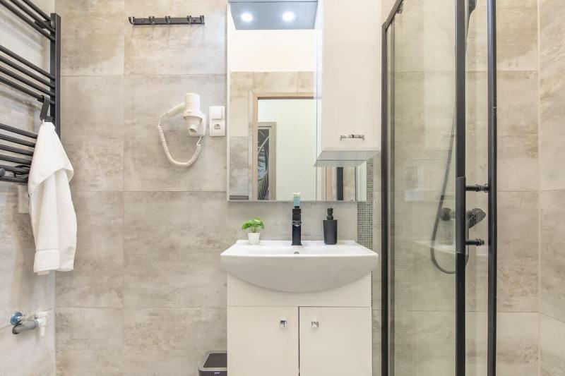 Very Central NEW and Modern Home - image 6