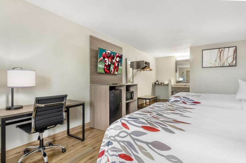 Superior Room with Two Queen Beds Non-Smoking image 3