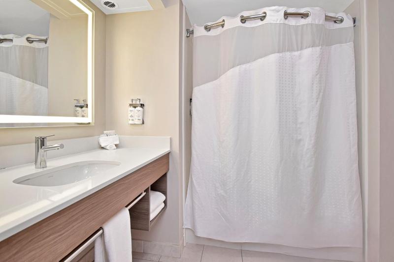 Standard Room image 2