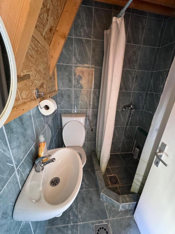 Standard Twin Room with Garden View image 4