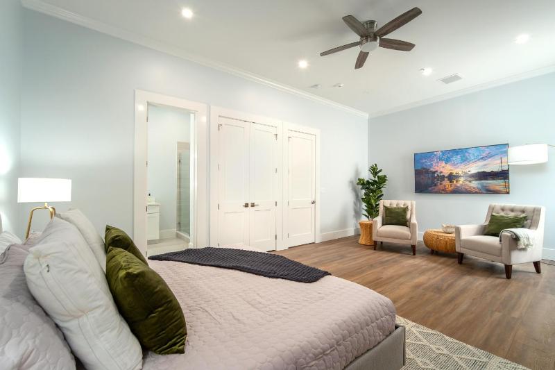 Harbor House Suite A - image 15