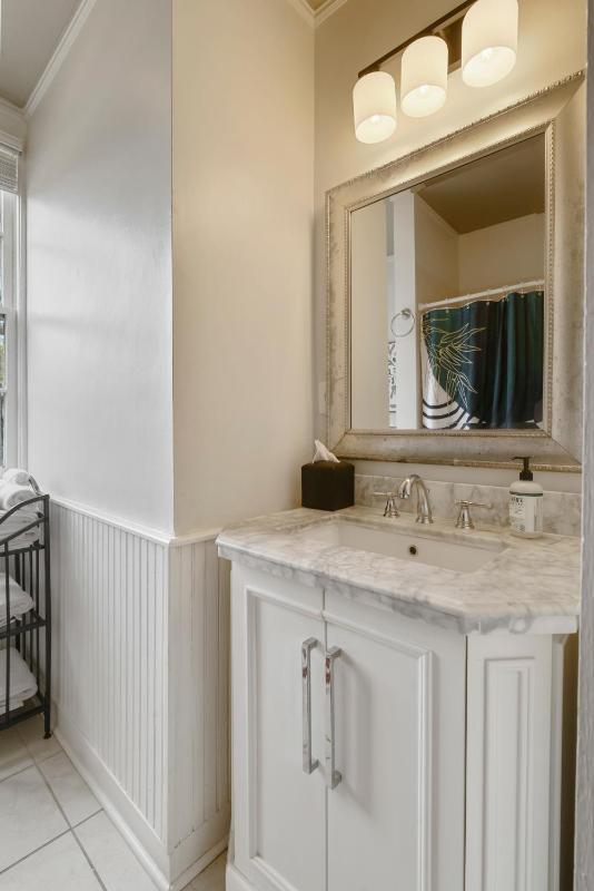 Deluxe King Suite image 2