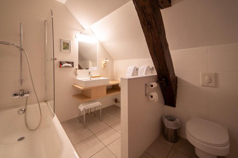 Classic Double Room image 2