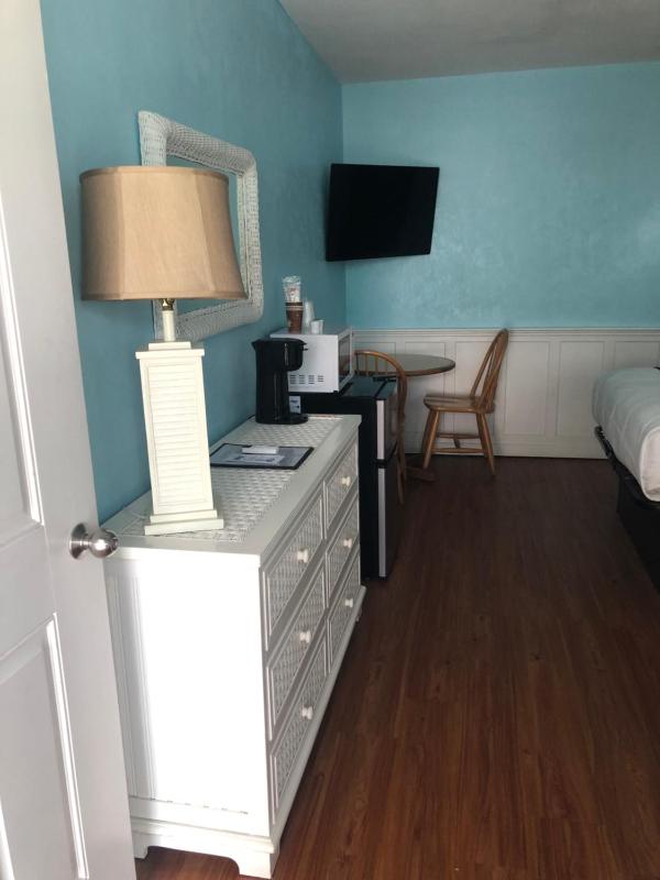 Queen Room with 2 Queen Beds image 2