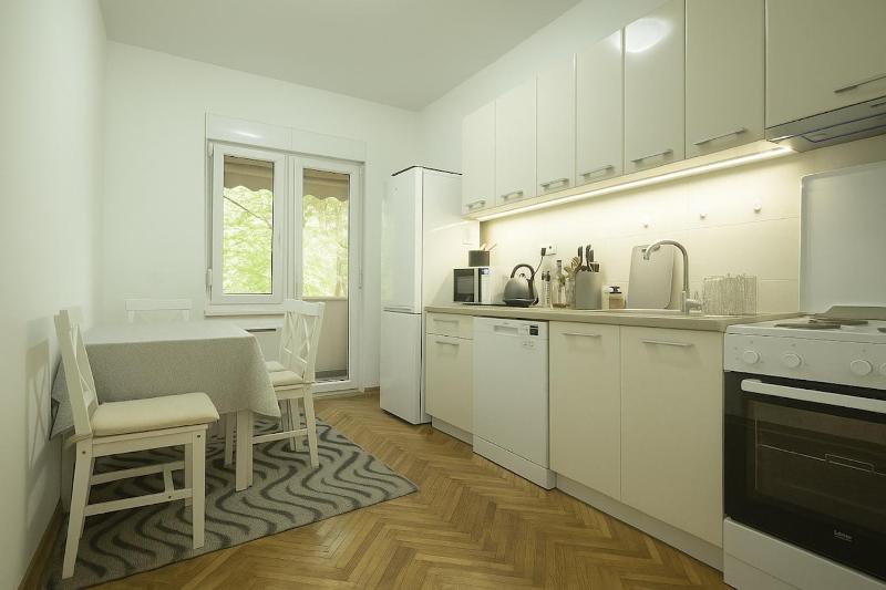 Cozy Stay 2 Min from Saint Sava Temple - image 2