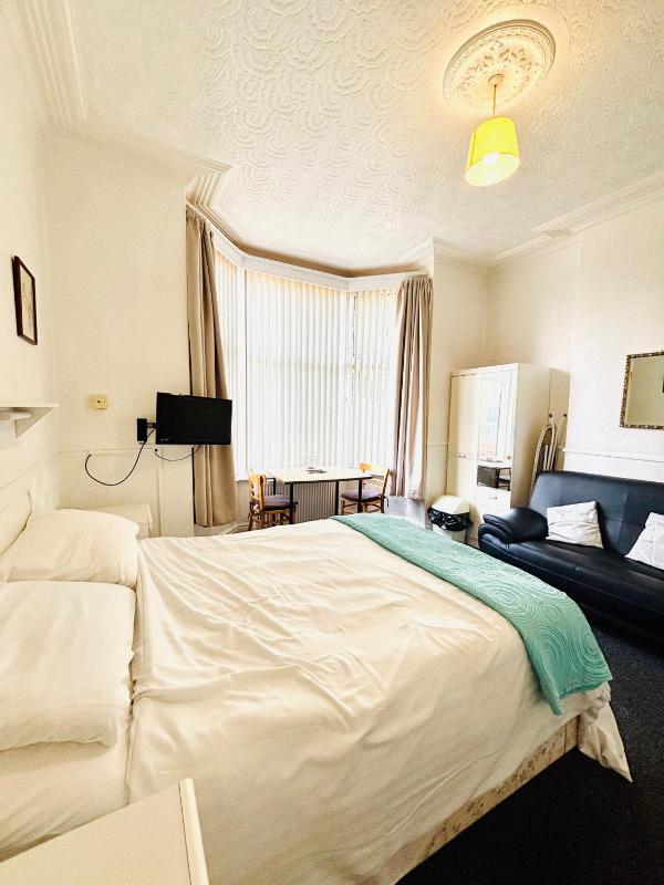 Studio Apartment - 2 image 3