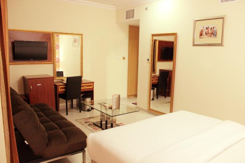Deluxe Double Room image 3