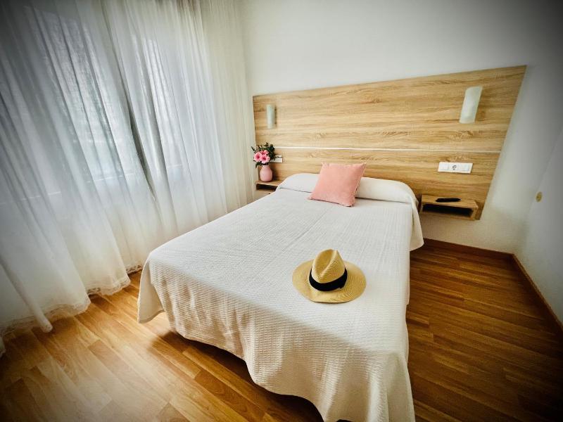 Single Room with Sea View image 1