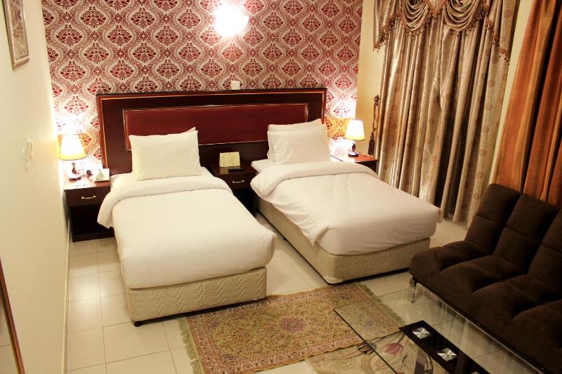 Deluxe Twin Room image 2