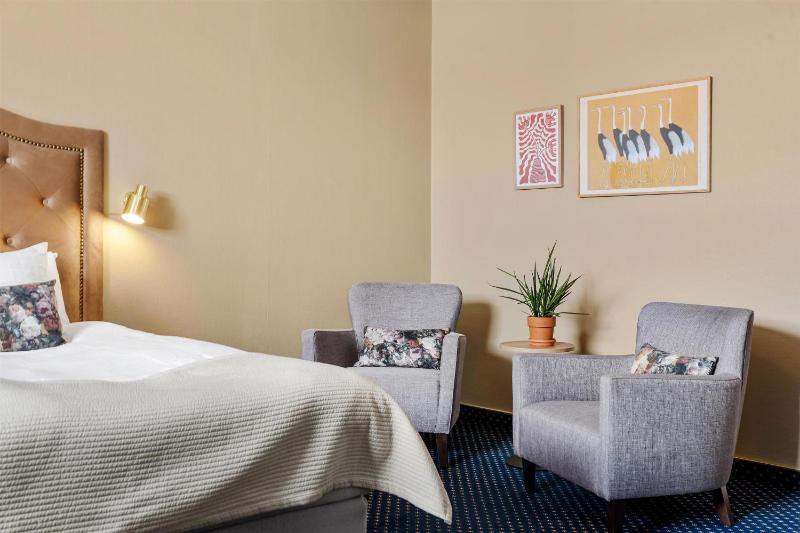 Superior King Room - Non-Smoking image 3