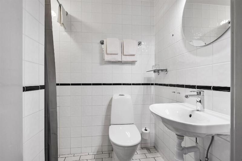 Standard Queen Room - Non-Smoking image 2