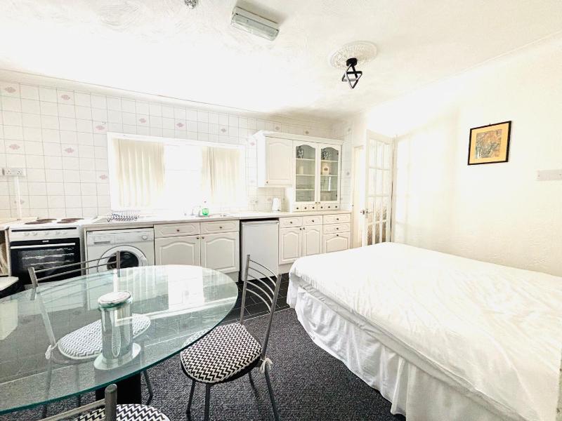Apartment - Ground Floor image 4