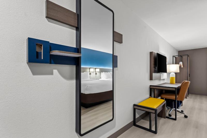 King Room - Non-Smoking image 2