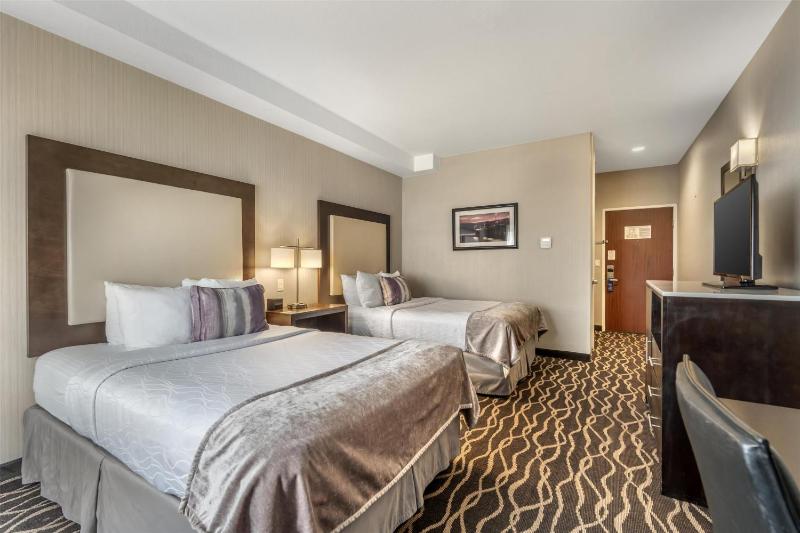 Double Room with Two Double Beds and Balcony image 4