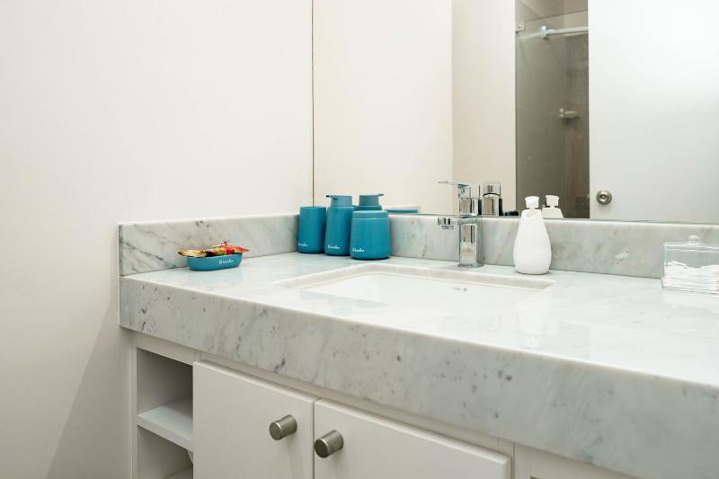 Modern 3BR 2BA Apt with Parking Steps from Kennedy Park Trendy Cafés & Best Restaurants - image 7