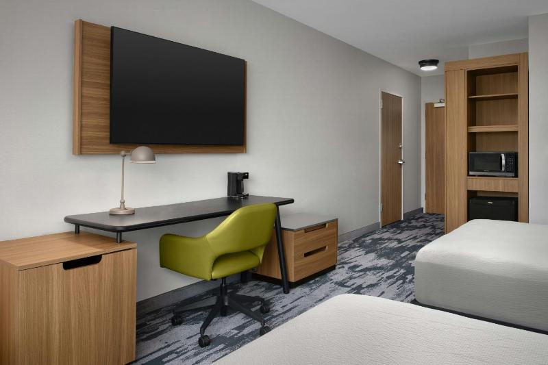 Standard Queen Room With Two Queen Beds - Hearing Accessible image 3
