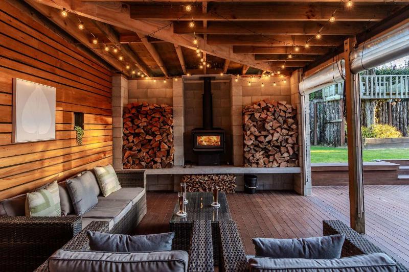 Inn Lewis - Beside the Redwoods with Spa Pool - image 1