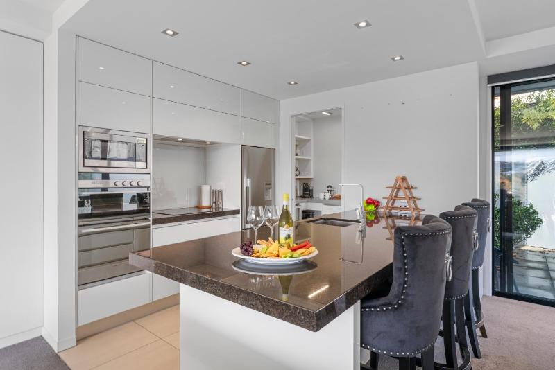 The Moorings Apartment 5 - a stone's throw from the lake! - image 13
