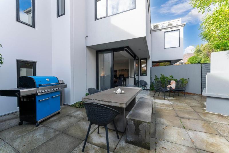 The Moorings Apartment 5 - a stone's throw from the lake! - image 20