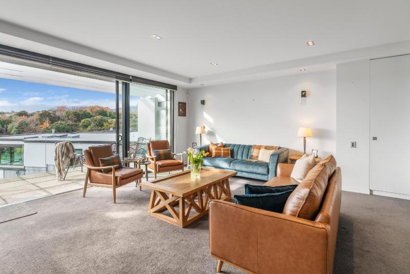 The Moorings Apartment 5 - a stone's throw from the lake! - image 6