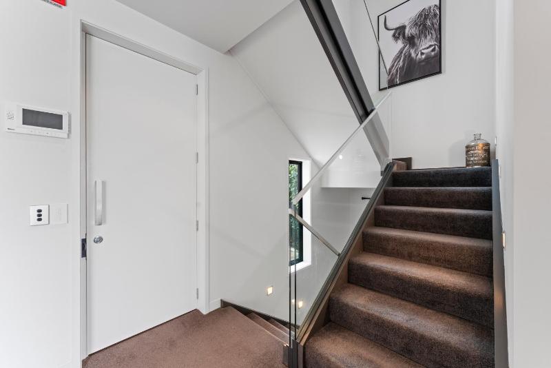 The Moorings Apartment 5 - a stone's throw from the lake! - image 32