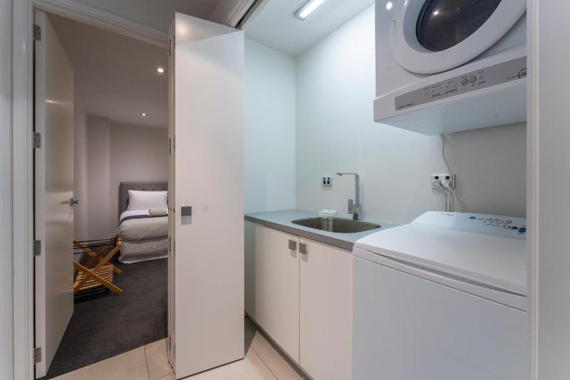 The Moorings Apartment 5 - a stone's throw from the lake! - image 25