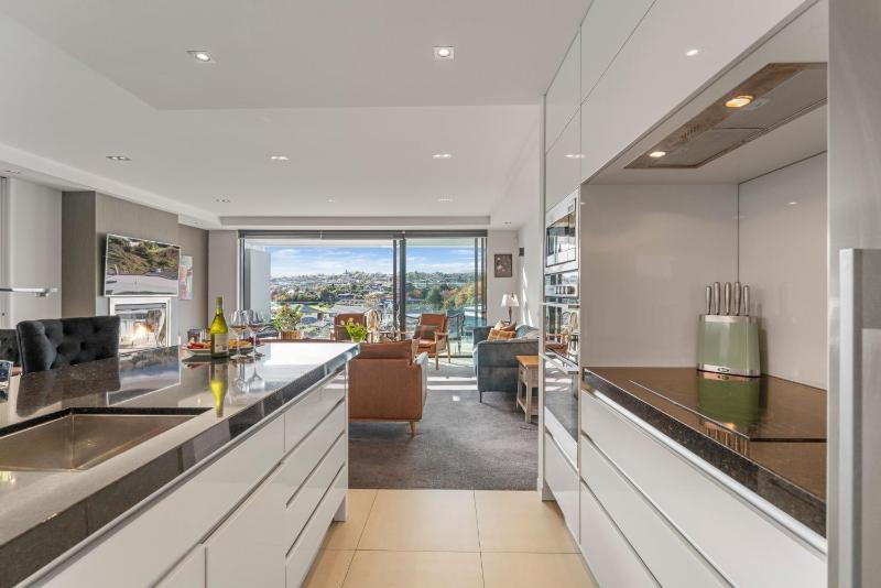 The Moorings Apartment 5 - a stone's throw from the lake! - image 30